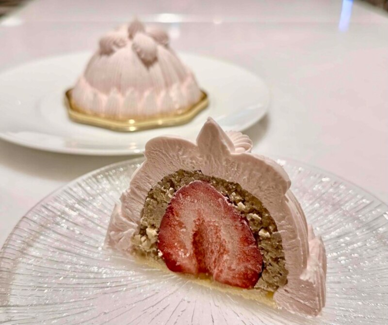 東京會舘　 「福岡県産あまおうと和栗の　プレミアムマロンシャンテリー」