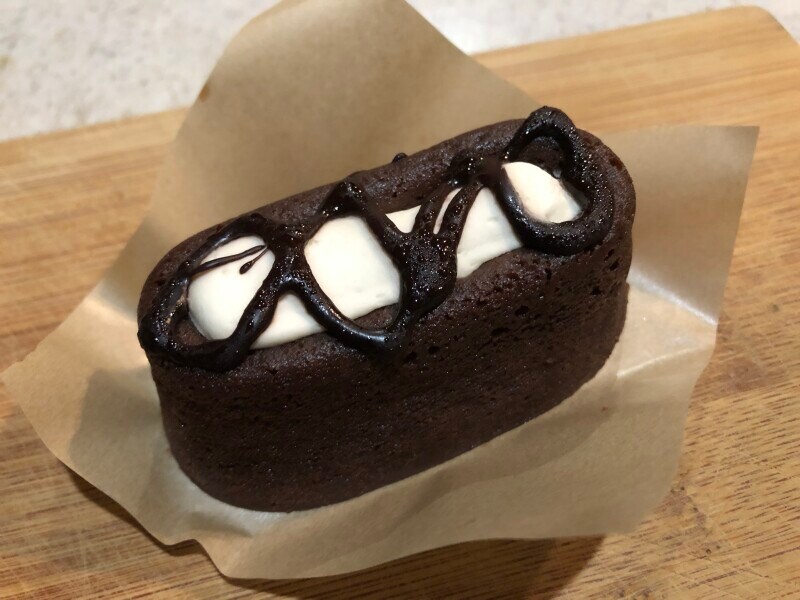 ローソンの「生ガトーショコラ」の生地はチョコレートの味が濃い！