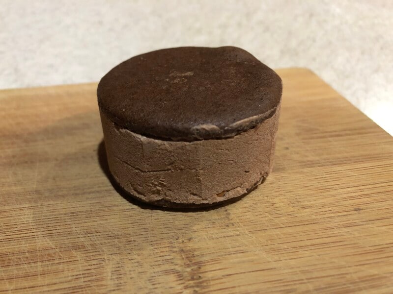 「バタービスケットサンド　ショコラ」のクリームは、柔らかいチョコクリーム