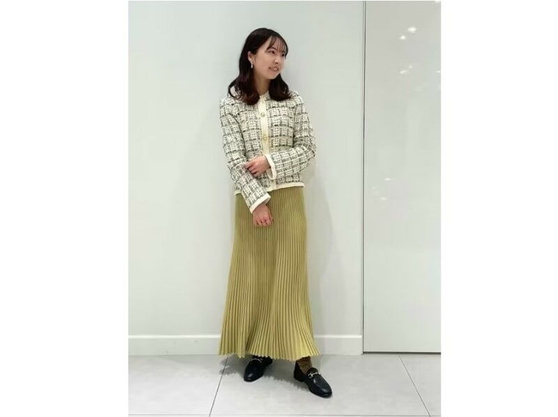 程よくコーデを引き締めてくれるビットローファー　優秀出典：WEAR