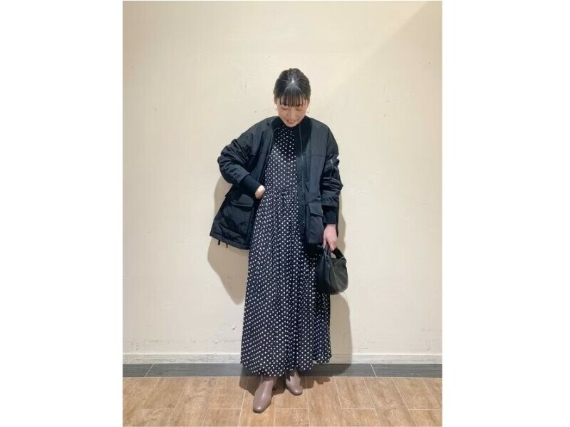 一枚でも、上からゆったりしたトップスを重ねても着られます 出典:WEAR
