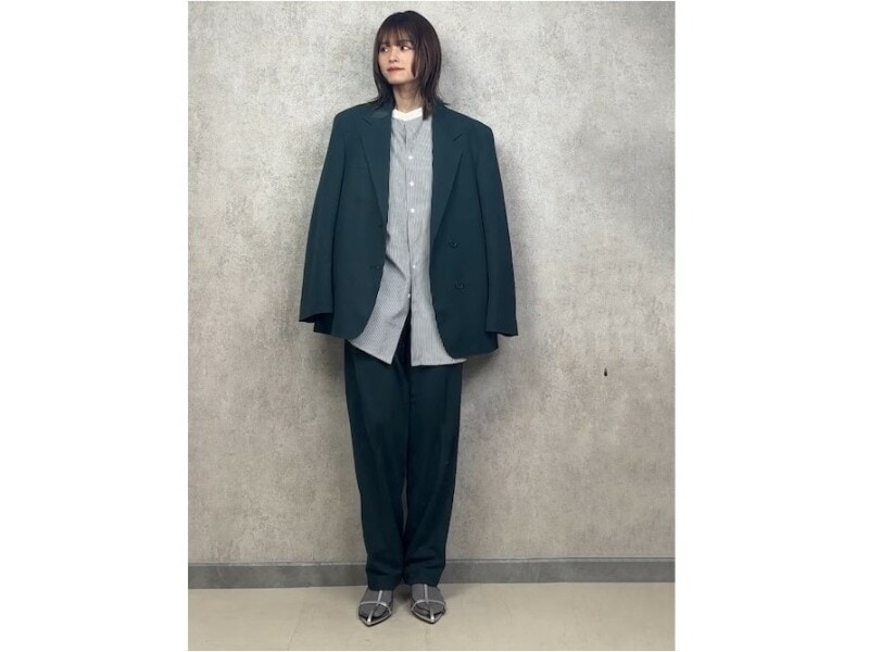 ダークカラーのセットアップはいろんな着まわしが出来て万能です 出典:WEAR