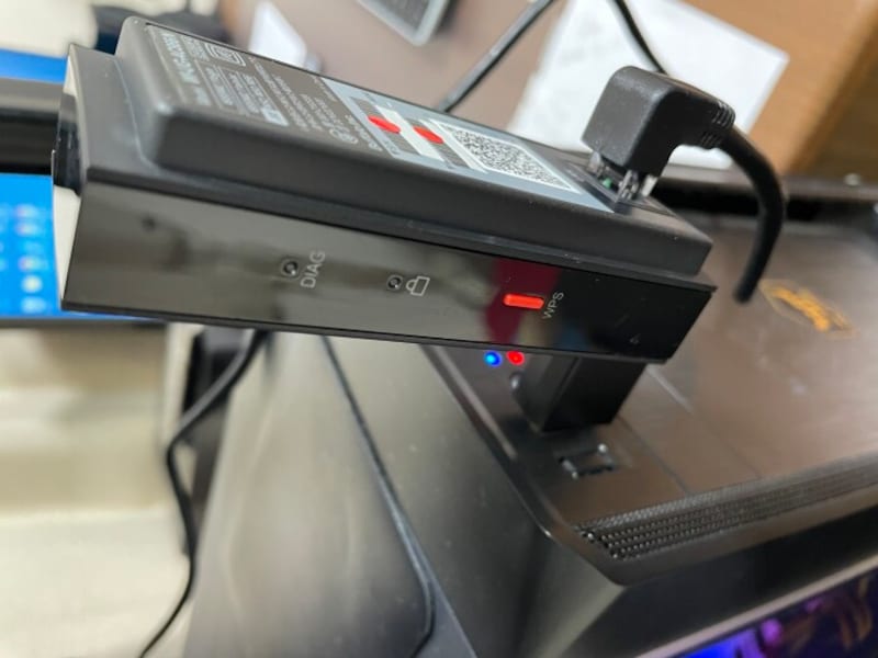 WPAボタンは赤色のボタン。