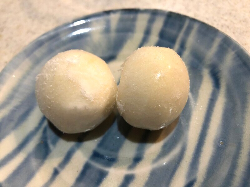 業務スーパーの「さといもM」は皮がむいてある状態