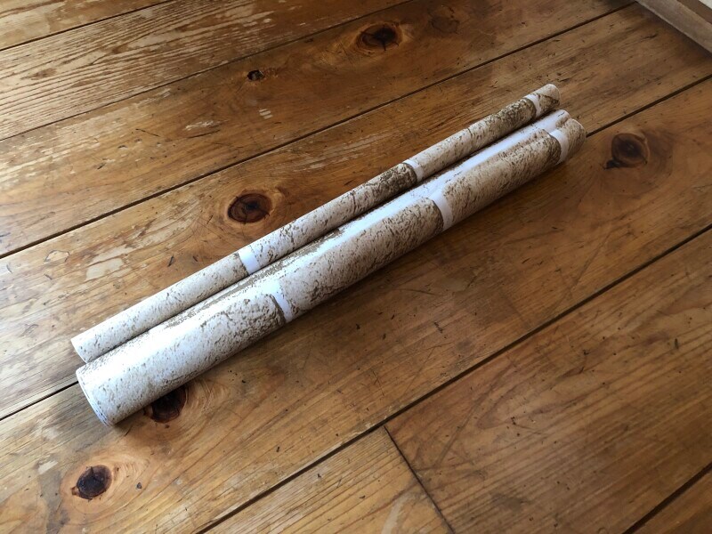 セリアの「リメイクシート　レンガ」はすぐに丸まってしまう