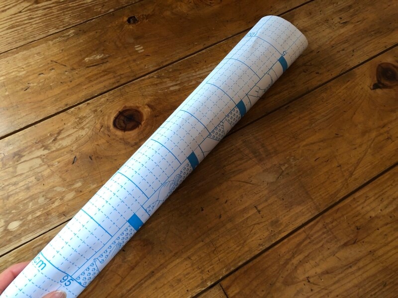 裏側が見えるように丸めると、使いやすくなる