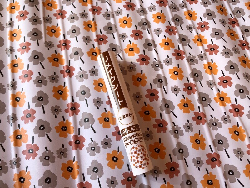 セリアの「リメイクシート北欧花柄」