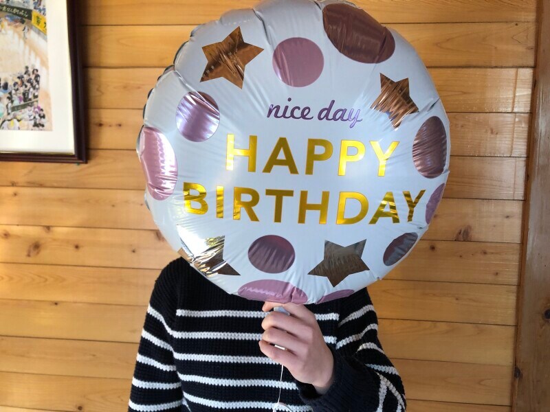 「フィルムバルーン　（HAPPY BIRTHDAY　ヘリウム対応）」を膨らませた状態