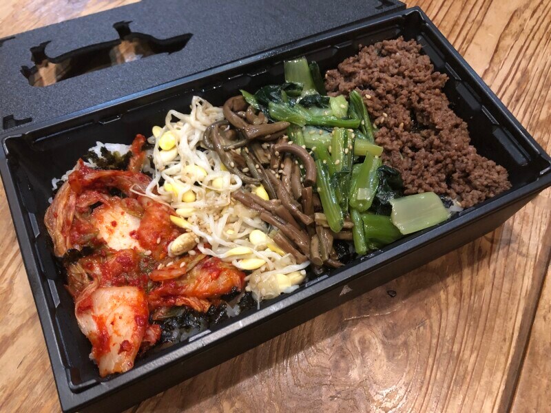 牛角のテイクアウト「野菜たっぷり ビビンバ弁当」