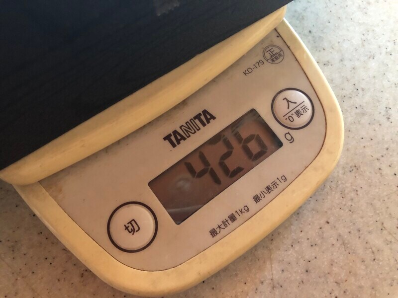 牛角のテイクアウト「野菜たっぷり ビビンバ弁当」の重さは426gだった