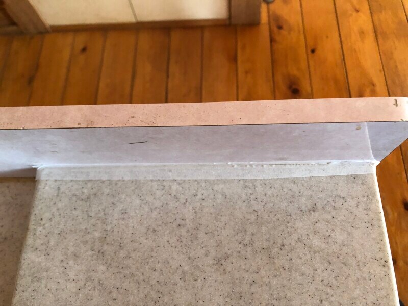 「マスキングテープ　ミシン目入り　15mm×6m ホワイト」は掃除用としても使用可能