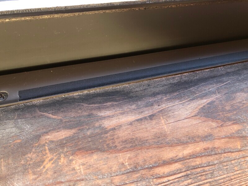 サッシなどに貼ってカビ防止に