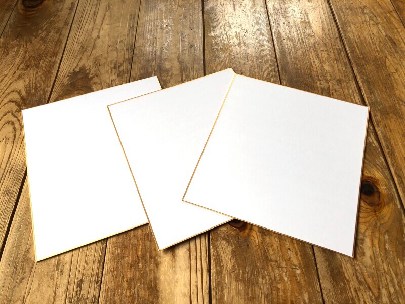 色紙は3枚入っている