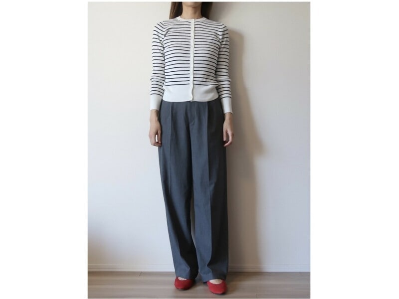 トレンドの太めタックパンツとも相性よし　