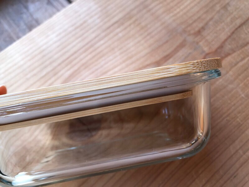 スリーピーの「耐熱ガラス保存容器　バンブー蓋付」はパッキン付きの蓋