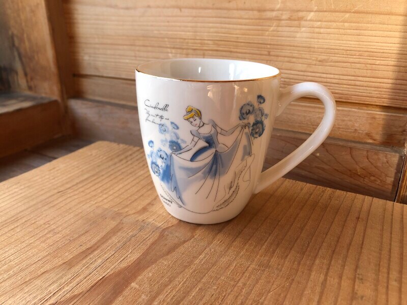 ディズニープリンセスの「金フチ陶器カップ」