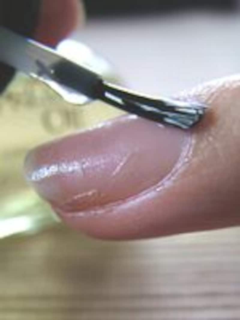 キューティクルオイルを塗る