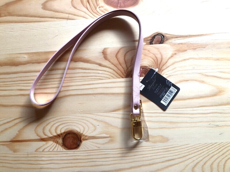 ダイソーの「ロングストラップ（スタイリッシュ）」