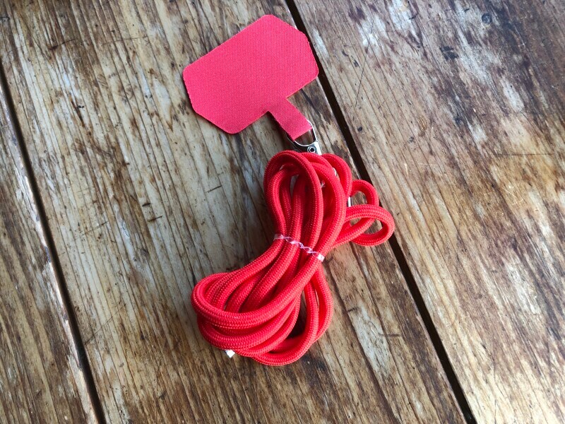 セリアの「ショルダーストラップ」はシートに色がついている