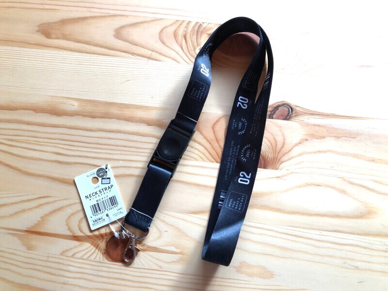 キャンドゥの「ネックストラップ　幅広タイプ」