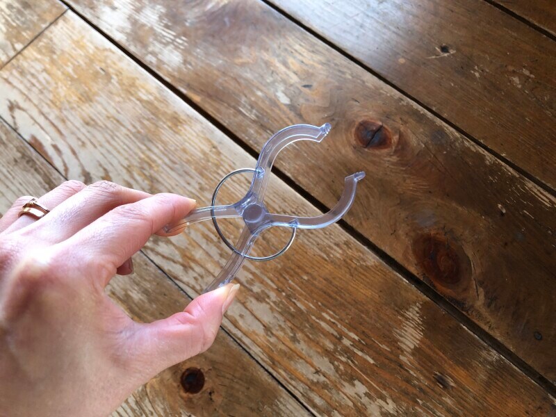 セリアの洗濯バサミ「ポリカーボネートシングル竿ピンチ」は、使いやすいサイズ