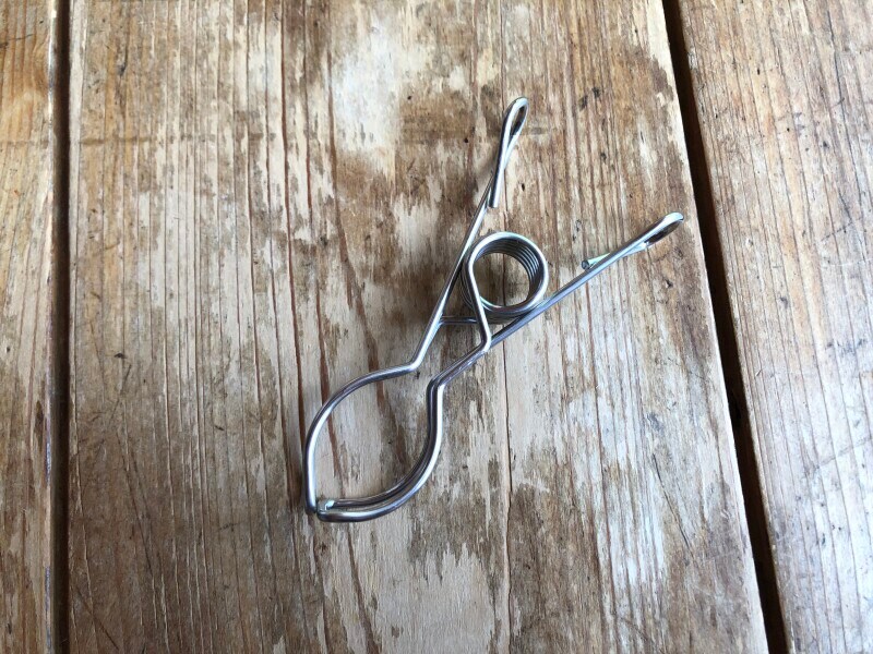 「ステンレス竿フィット　ピンチ2P」は先端が丸く膨らんでいる