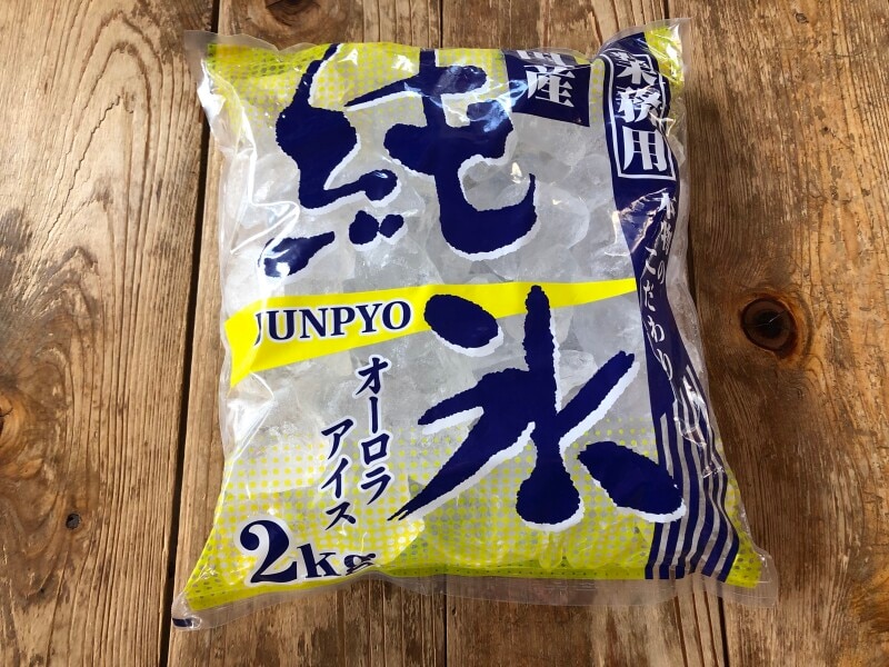 業務スーパーの「純氷 オーロラアイス 2kg」