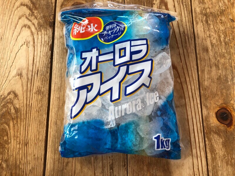業務スーパーの「純氷 オーロラアイス チャック付き 1kg」