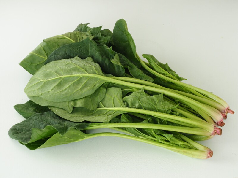 ビタミンK は、ほうれん草などの野菜に多く含まれます。