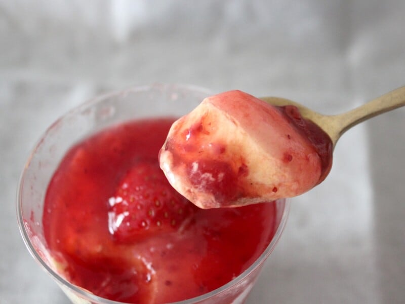 ローソン「苺とワイン薫るベリーパフェ」