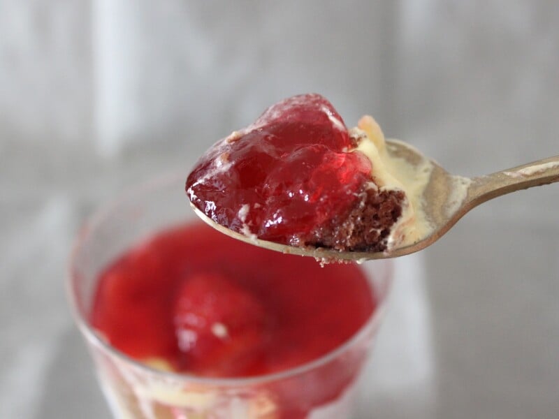 ローソン「苺とワイン薫るベリーパフェ」