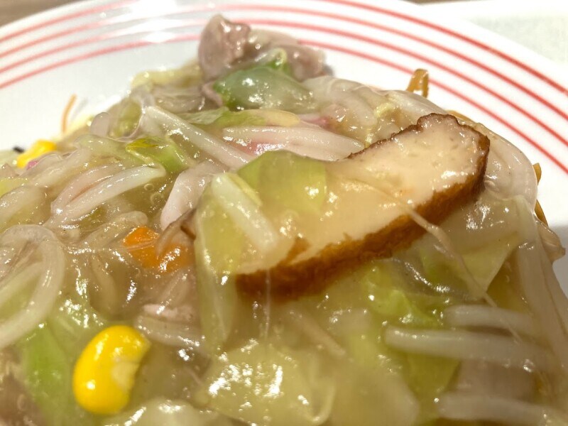 野菜に加え、さつま揚げやかまぼこなどの練り物も