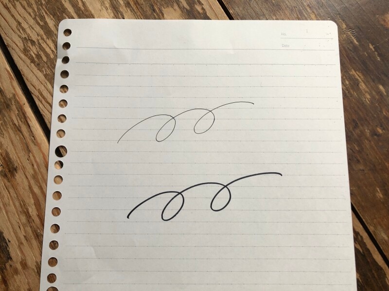 セリアのルーズリーフ「コクヨの美しく書くためのルーズリーフ」はインクがにじまない