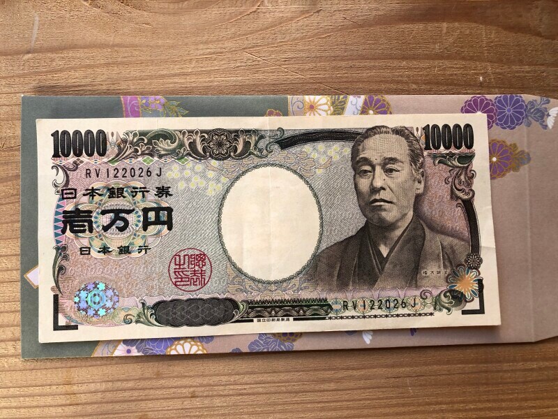 100均の封筒「セリアの友禅封筒（万型サイズ）」は1万円札も入る