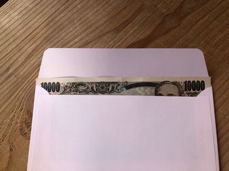 ダイソーの「封筒　洋2号・A6」に1万円札はギリギリ入る
