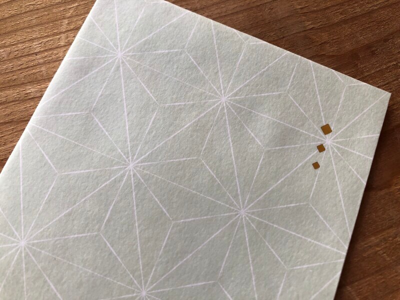 キャンドゥで買える「万型封筒　小粋パステル　3枚」は縁起がよい麻の葉文様