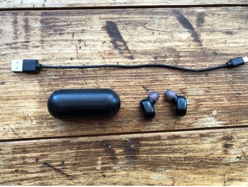 旧型にはマイクロUSB電源ケーブルが付属されていた