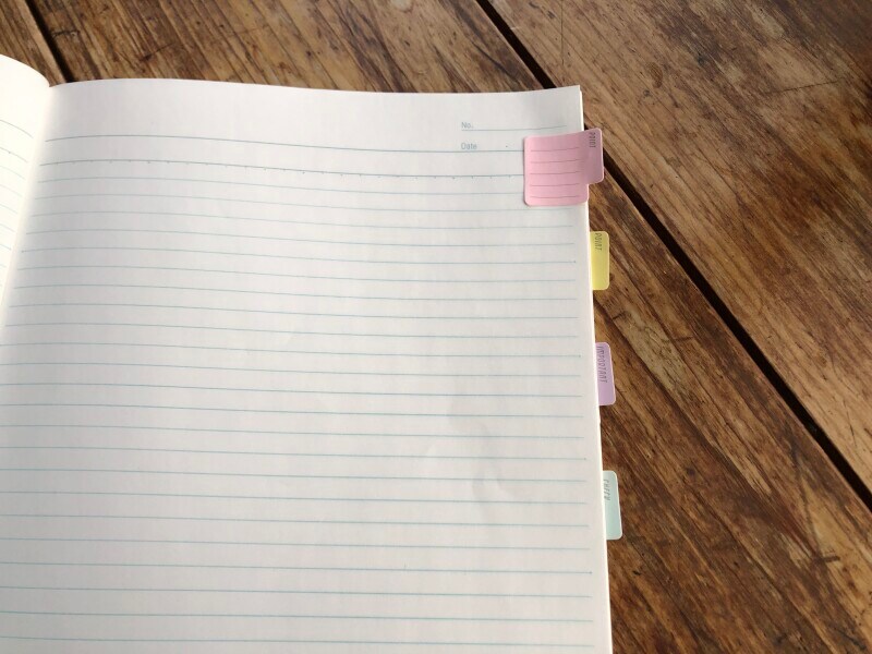 端の部分に貼り付けるだけで、簡単にインデックスが作れる