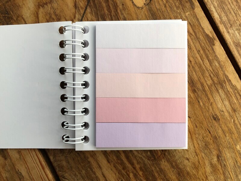 長細い付箋が5種類入っている