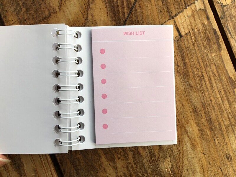 メモ書きができる付箋が1種類