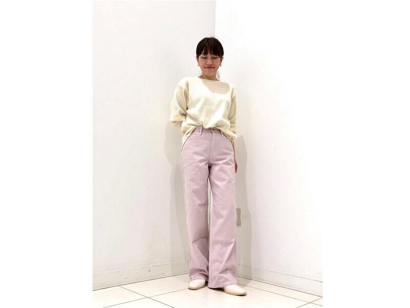 淡いピンクがカジュアルな中にも上品で大人向け　出典：StyleHint