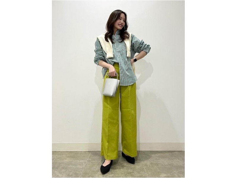 ベーシック色の他に、おしゃれ見えするきれい色カラーも充実 出典:StyleHint