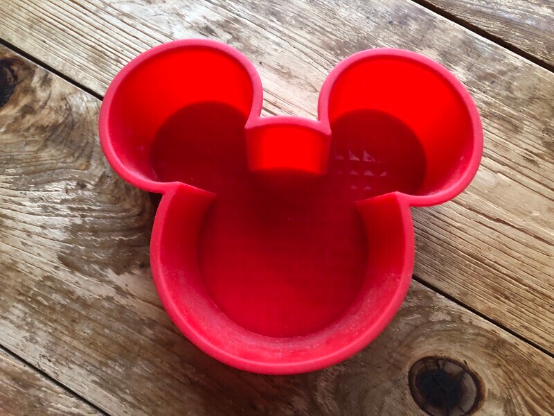 ダイソーの「シリコーンケーキ型（ミッキーアイコン）」