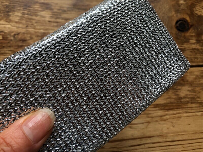 「アルミメッシュスポンジ」はメッシュが細かい