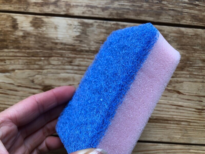 ミクロの球型洗浄ビーズが使用され、水だけで汚れを落とすことが可能