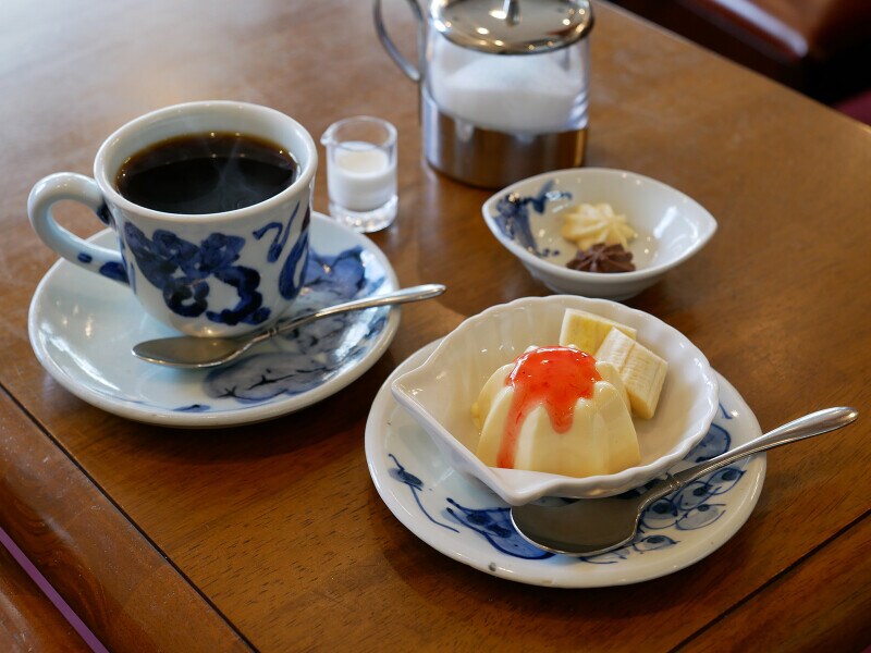 ファンシーAセットのコーヒー、ババロア、クッキー2種