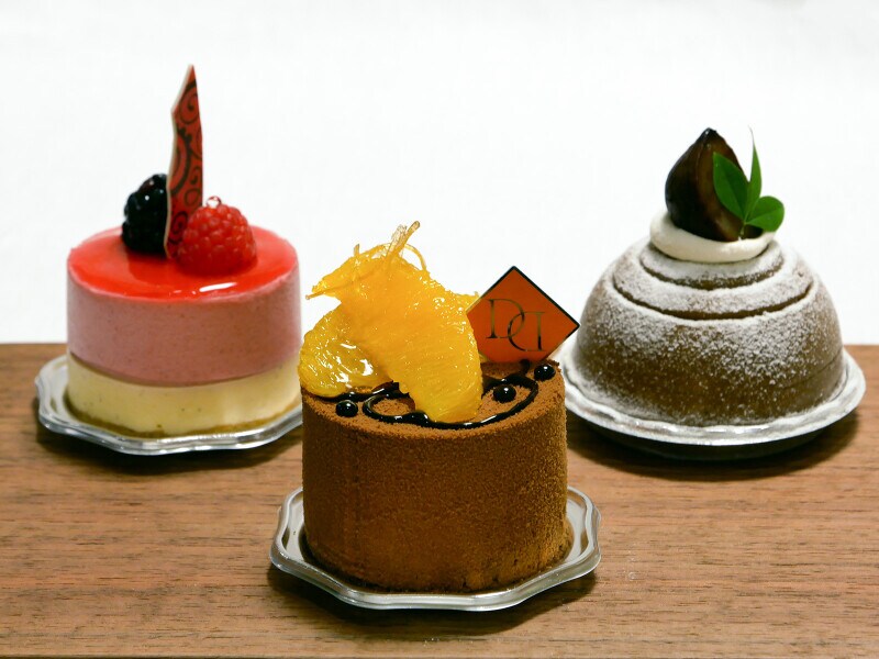 中:ショコラオランジュ(508円) 左:フランボワーズサブール(486円)右:モンブラン(508円)※価格は2023年3月時点