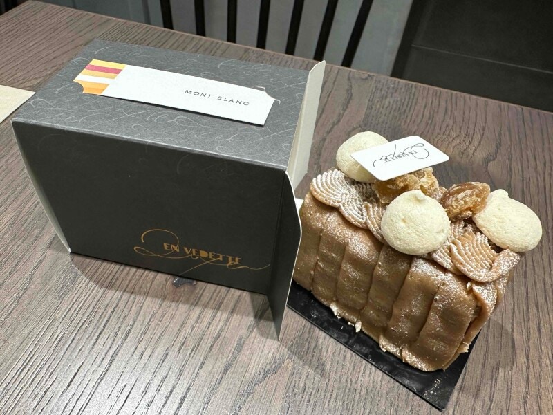 ケーキ1個がピッタリ入るボックス。