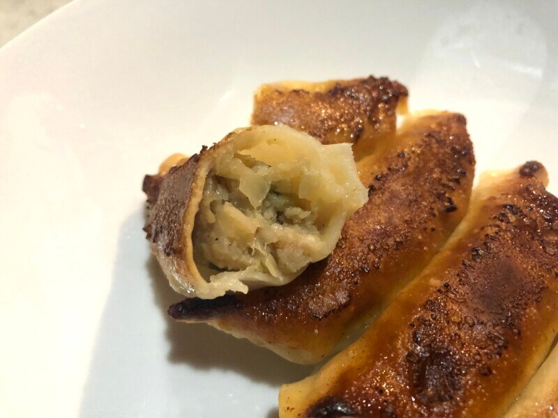 トップバリュの「絶賛肉餃子」はにら、しょうが、ニンニクの味が強め