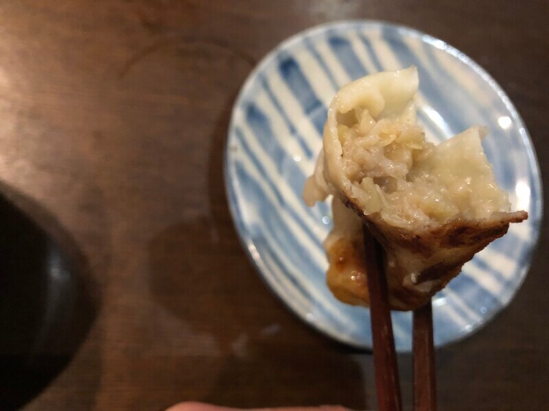 トップバリュの「シャキシャキ食感　野菜餃子」はキャベツ多めで癖がない味わい
